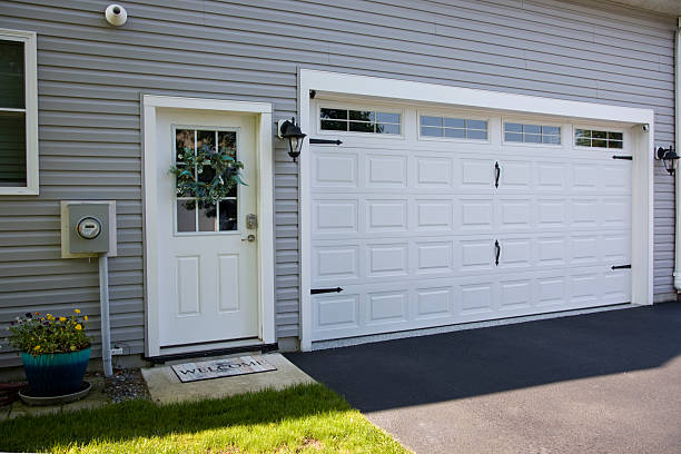 24/7 Emergency Garage Door Panel Replacement experts in Trousdale County County, TN